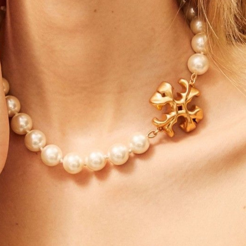 Tory Burch pearl choker. Brushed gold Tory emblem. Excellent condition